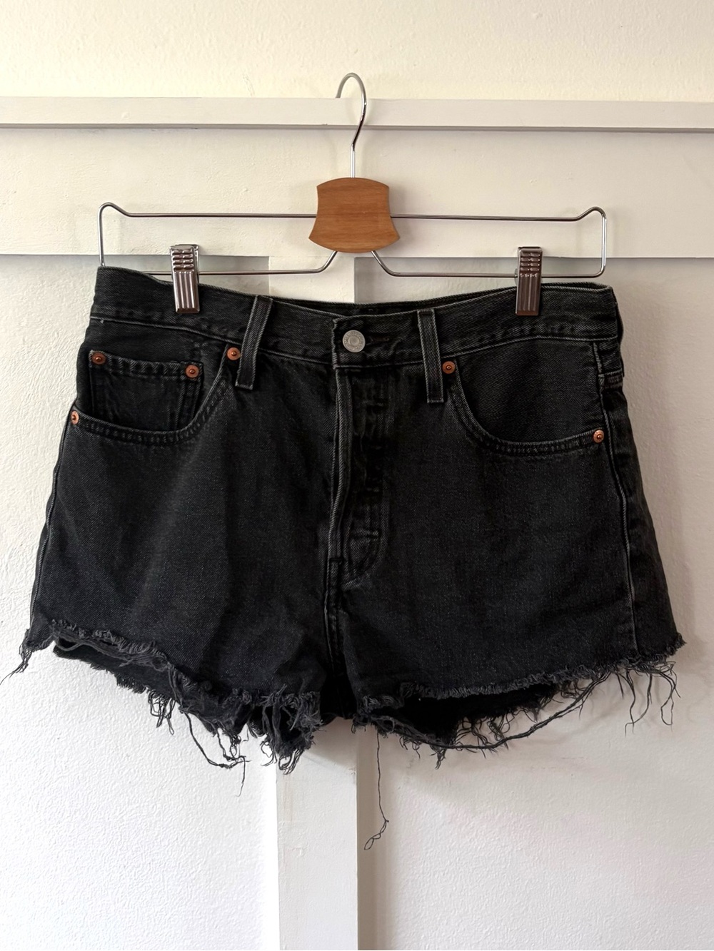 Levis 501 Original Cut Off Denim Shorts Womens 2 / 26 Black Raw Hem